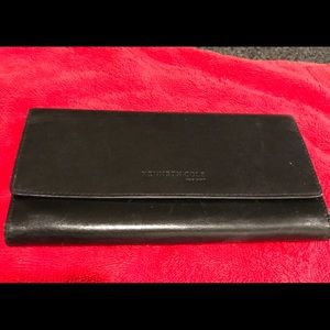 KENNETH COLE BLACK LEATHER CLUTCH WALLET